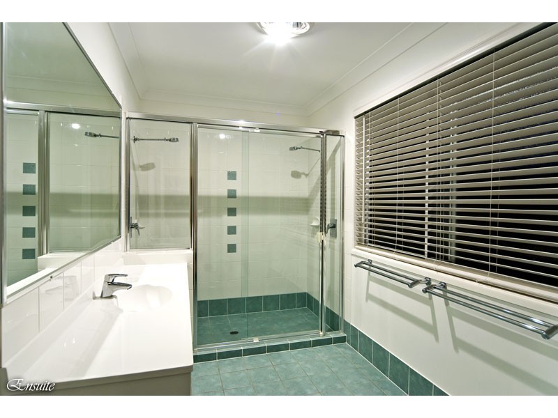 16 Whepstead Avenue, Wellington Point QLD 4160