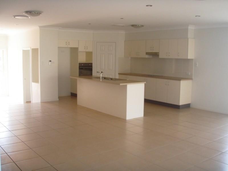 4 Shearwater Street, Cleveland QLD 4163