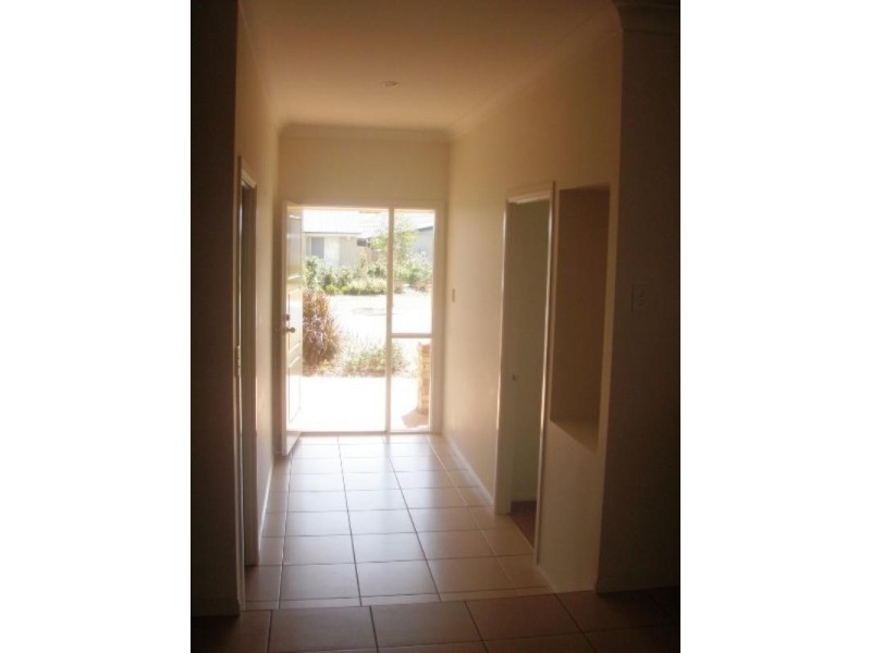 4 Shearwater Street, Cleveland QLD 4163