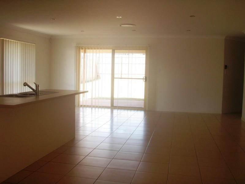 4 Shearwater Street, Cleveland QLD 4163