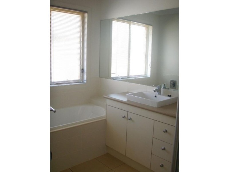 4 Shearwater Street, Cleveland QLD 4163