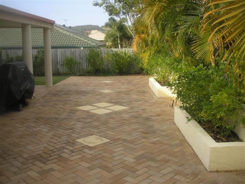 61 Holborn Crescent, Carindale QLD 4152