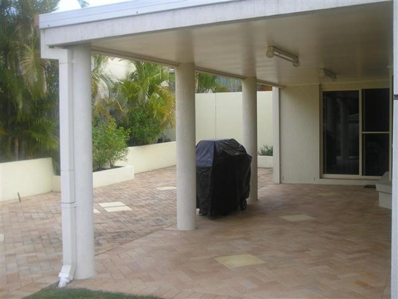 61 Holborn Crescent, Carindale QLD 4152