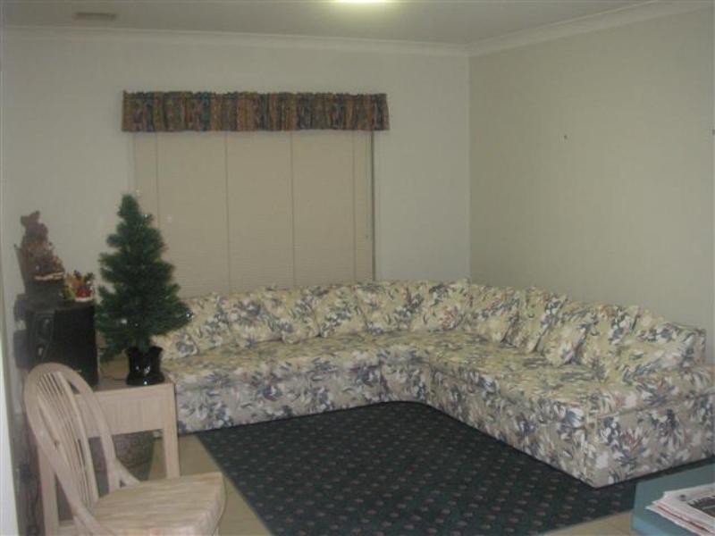 61 Holborn Crescent, Carindale QLD 4152