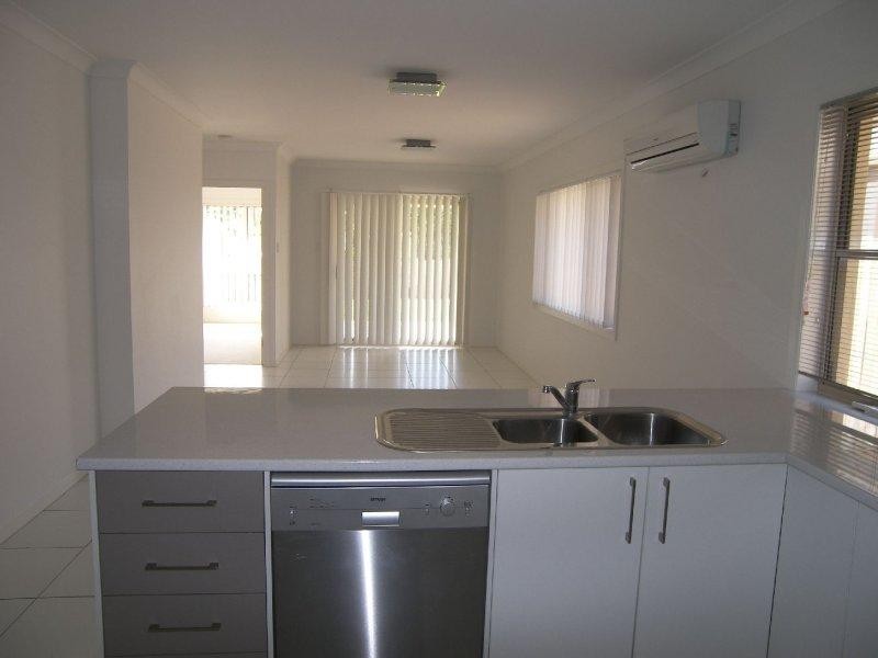 2/34 Birdwood Road, Birkdale QLD 4159