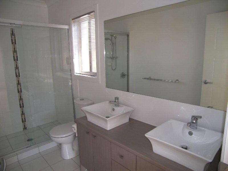 2/34 Birdwood Road, Birkdale QLD 4159