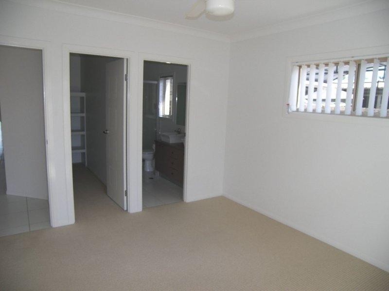 2/34 Birdwood Road, Birkdale QLD 4159