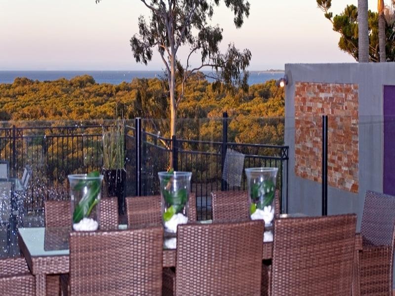 25 Mooroondu Road, Thorneside QLD 4158