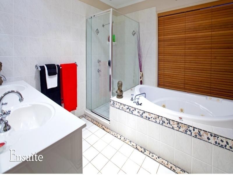 25 Mooroondu Road, Thorneside QLD 4158