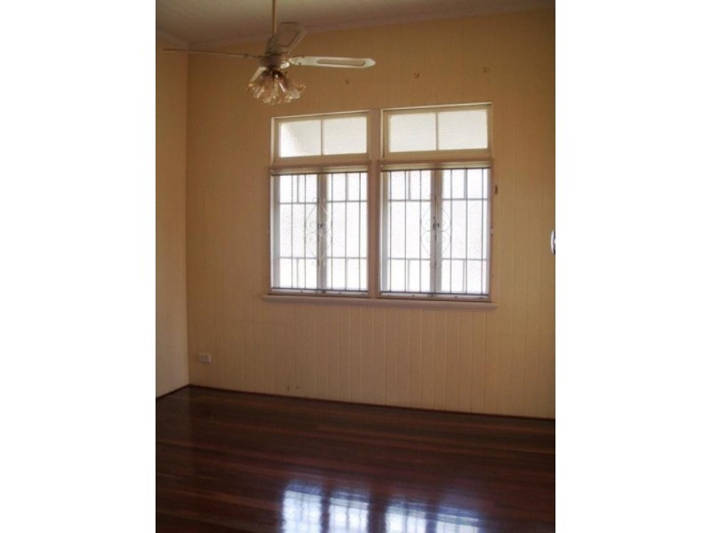 90 Jutland Street, Oxley QLD 4075