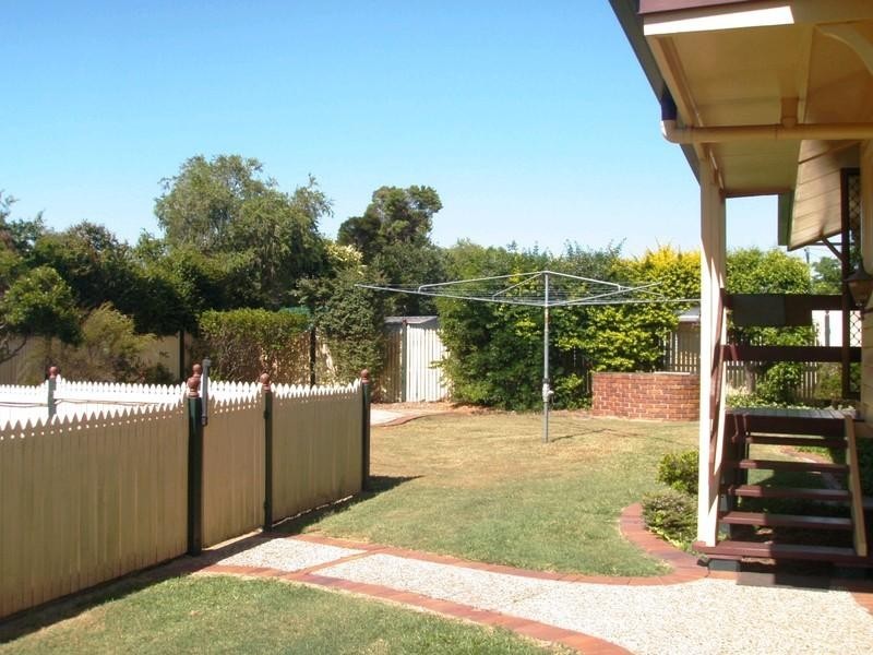 90 Jutland Street, Oxley QLD 4075