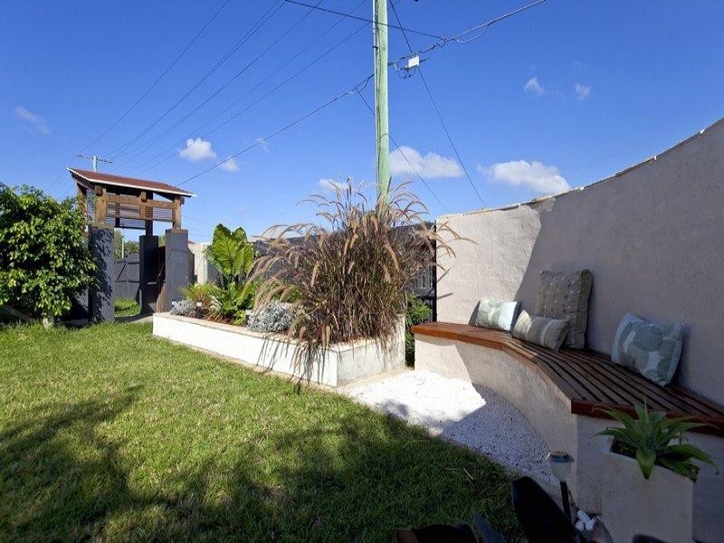74 Emsworth Street, Wynnum QLD 4178