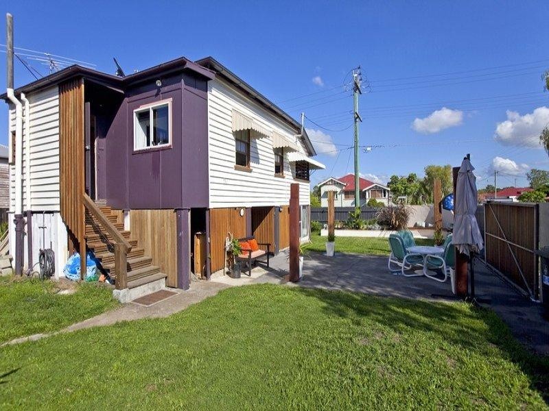 74 Emsworth Street, Wynnum QLD 4178