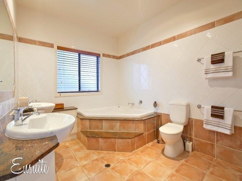 60 Beachcrest Road, Wellington Point QLD 4160