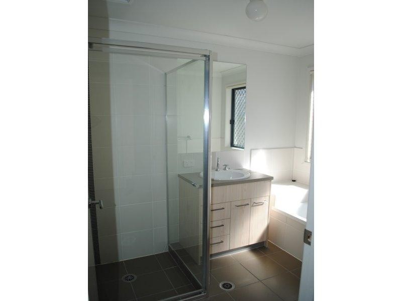 24 Aqua Crescent, Redland Bay QLD 4165