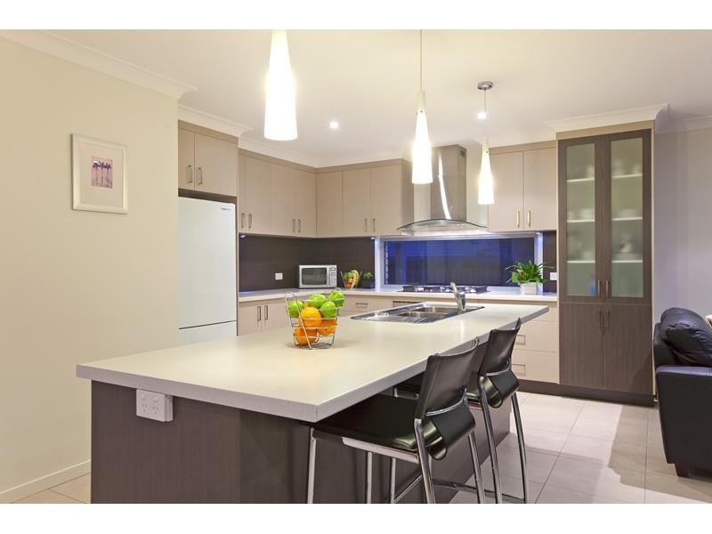 9 Hoskins Drive, Wellington Point QLD 4160