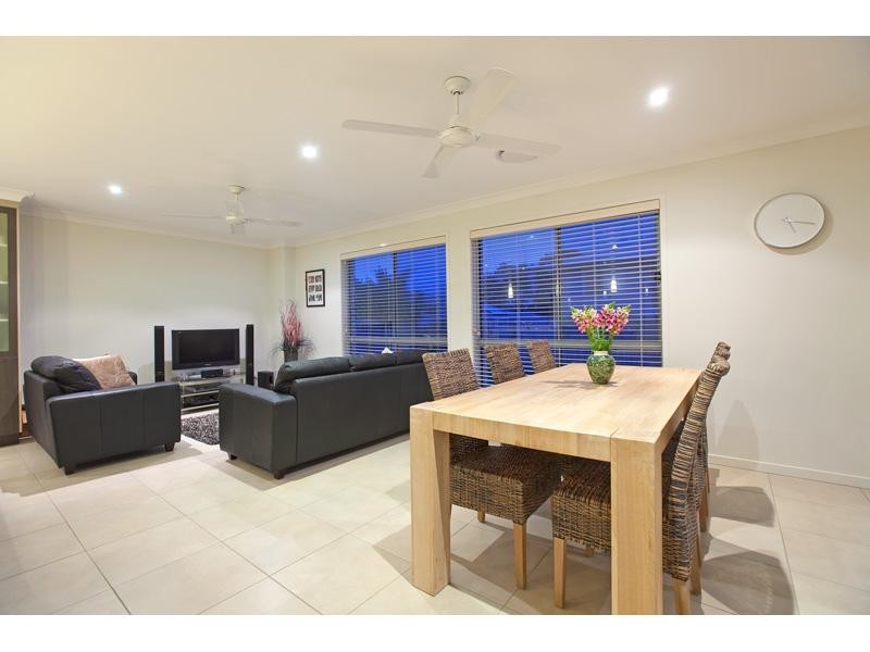 9 Hoskins Drive, Wellington Point QLD 4160