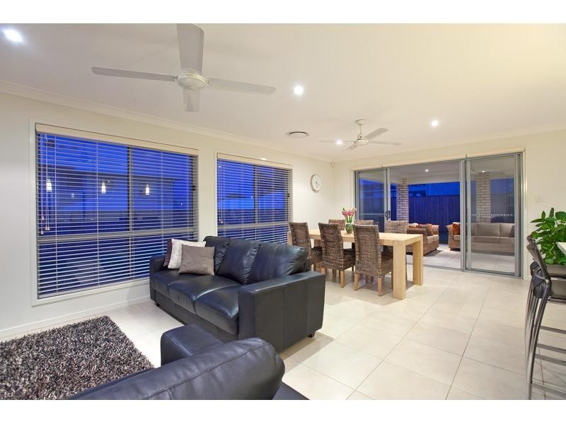 9 Hoskins Drive, Wellington Point QLD 4160