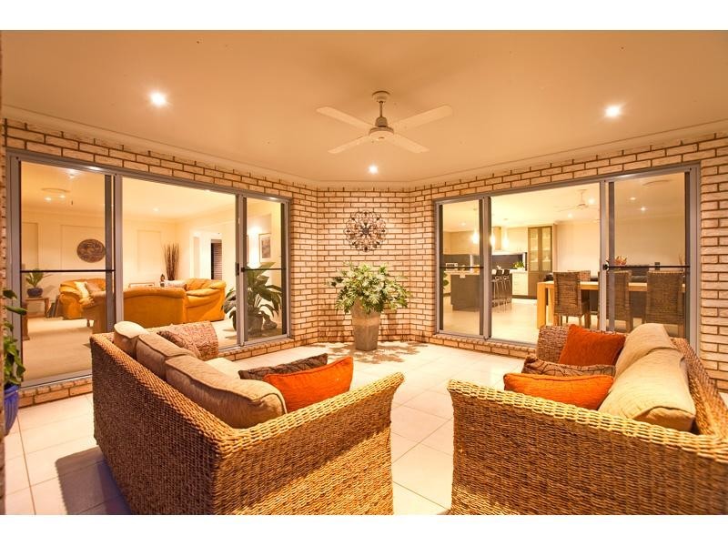 9 Hoskins Drive, Wellington Point QLD 4160