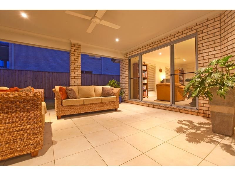 9 Hoskins Drive, Wellington Point QLD 4160