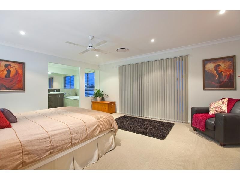 9 Hoskins Drive, Wellington Point QLD 4160