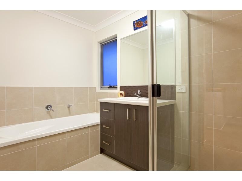 9 Hoskins Drive, Wellington Point QLD 4160