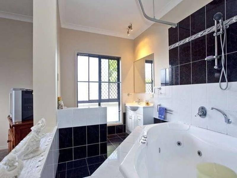 18 Manning Esplanade, Thornlands QLD 4164