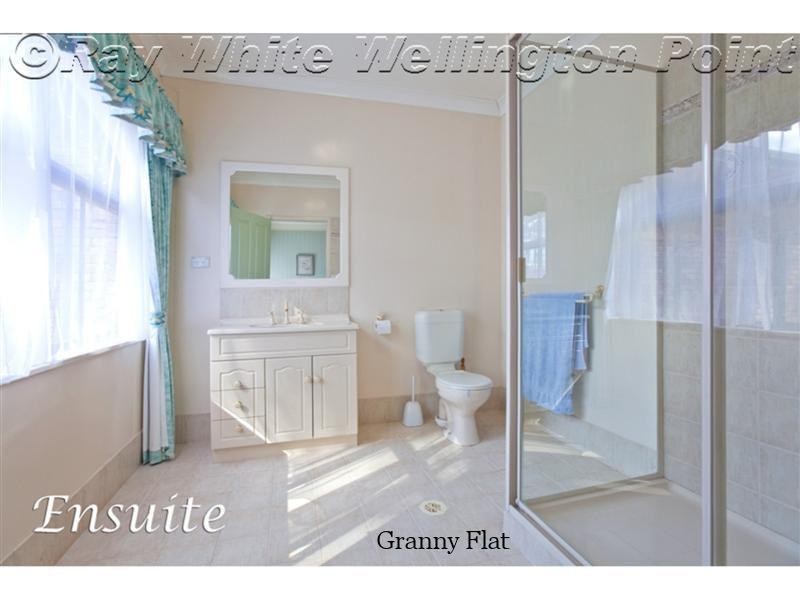 22 Creek Road, Birkdale QLD 4159