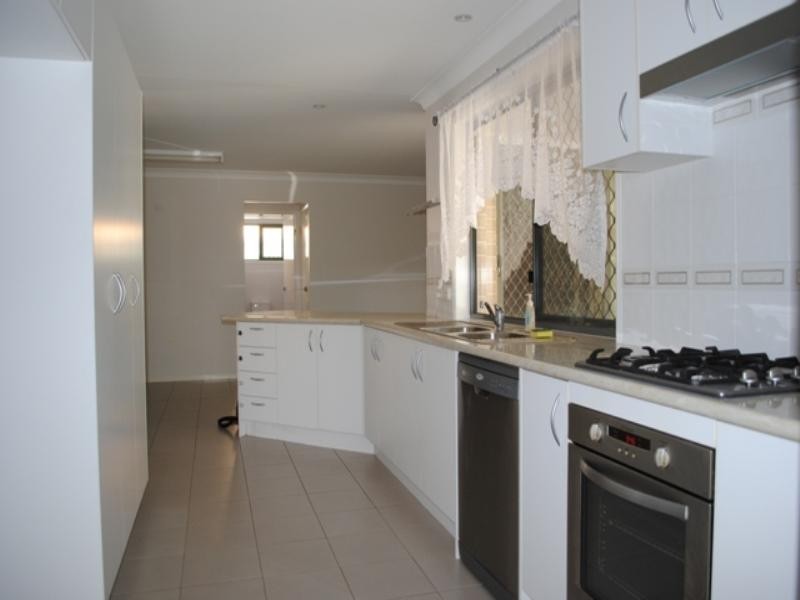 10 Morden Street, Birkdale QLD 4159