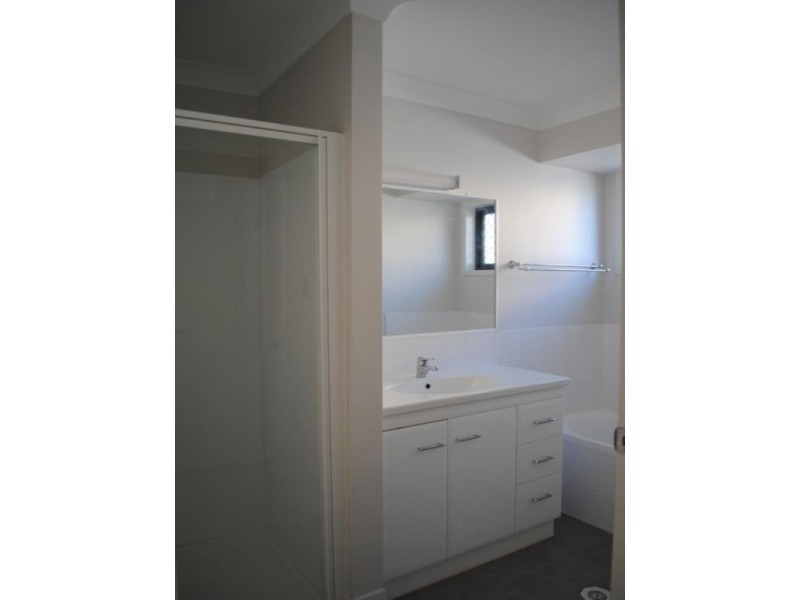 10 Morden Street, Birkdale QLD 4159