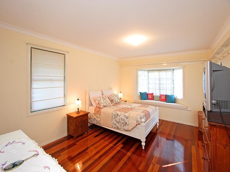 18 Frederick Street, Wellington Point QLD 4160