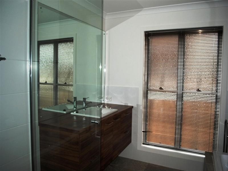 52 Wellesley Street, Wellington Point QLD 4160