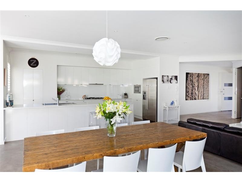 3 School Lane, Manly QLD 4179