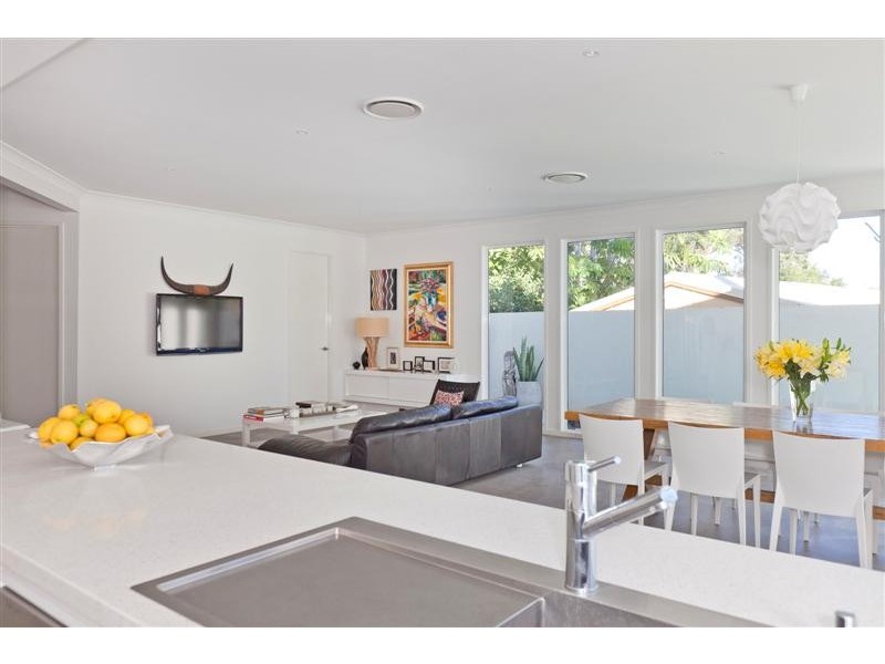 3 School Lane, Manly QLD 4179