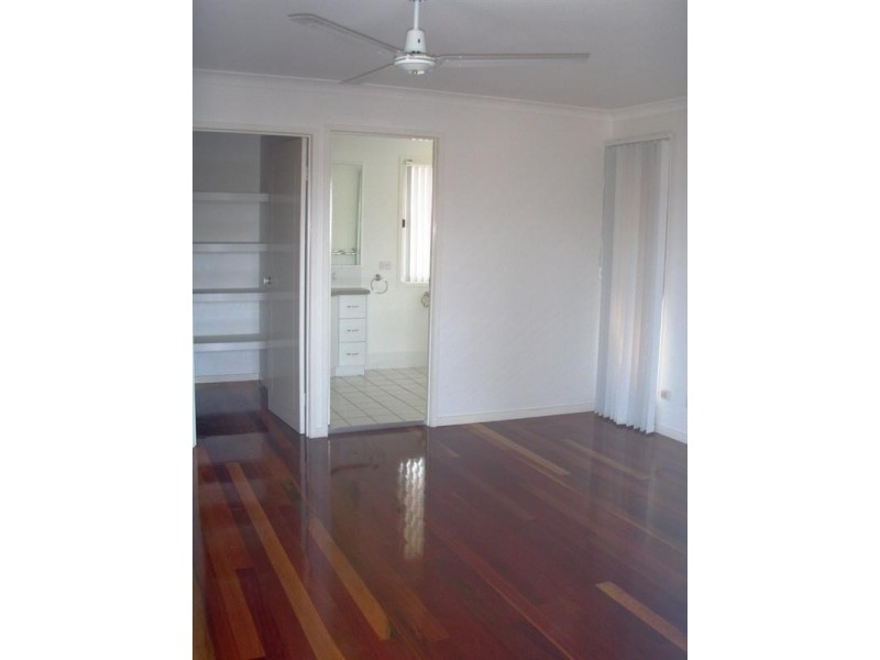 4 Station Street, Wellington Point QLD 4160