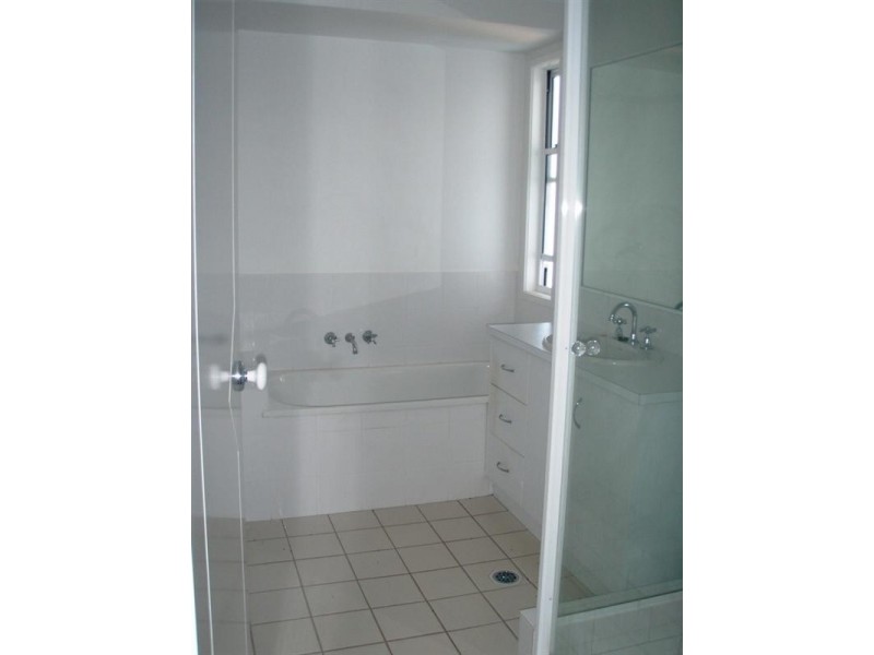 4 Station Street, Wellington Point QLD 4160