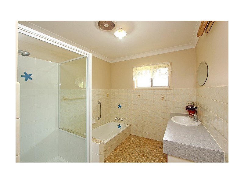 15 Marine Street, Redland Bay QLD 4165