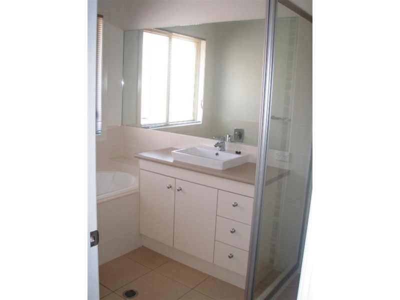 4 Shearwater Street, Cleveland QLD 4163