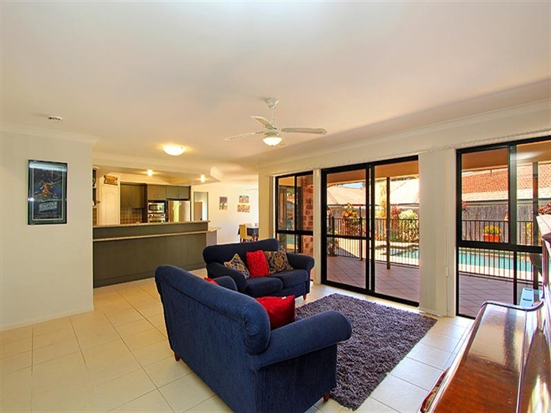2 Aminta Court, Wellington Point QLD 4160
