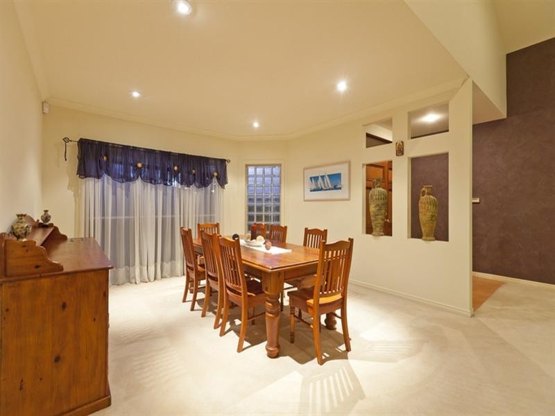 6 Commodore Drive, Birkdale QLD 4159