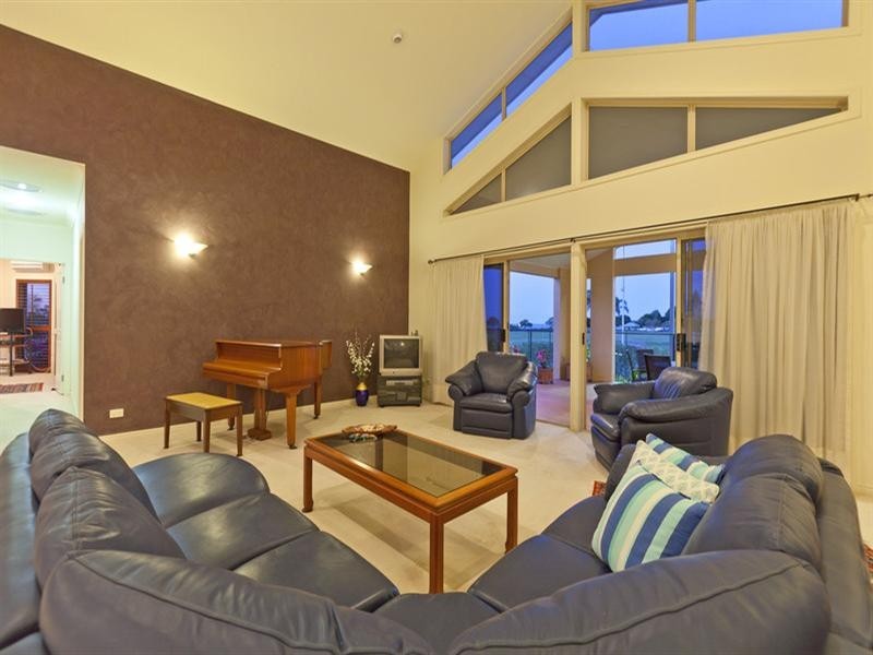 6 Commodore Drive, Birkdale QLD 4159