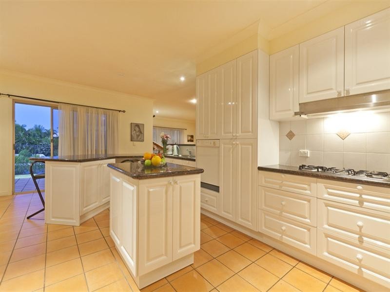 6 Commodore Drive, Birkdale QLD 4159