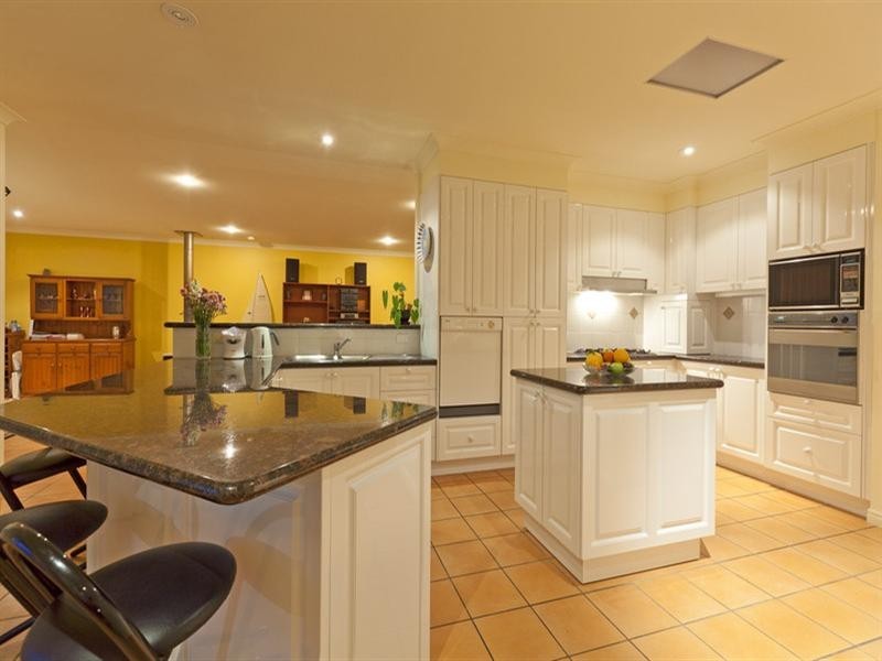 6 Commodore Drive, Birkdale QLD 4159