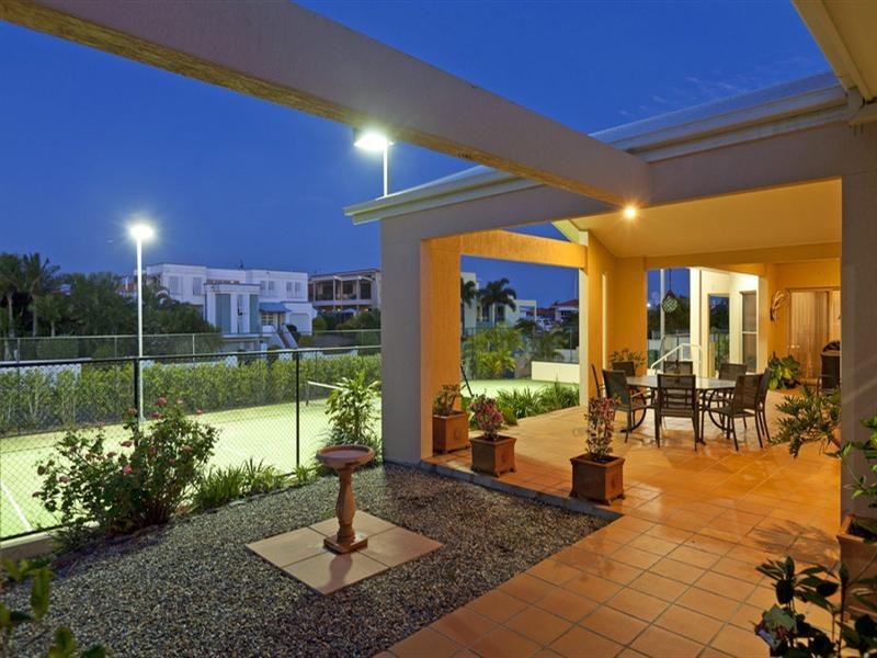 6 Commodore Drive, Birkdale QLD 4159