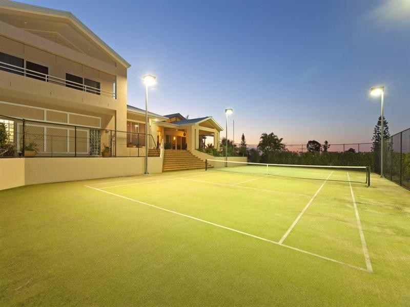 6 Commodore Drive, Birkdale QLD 4159