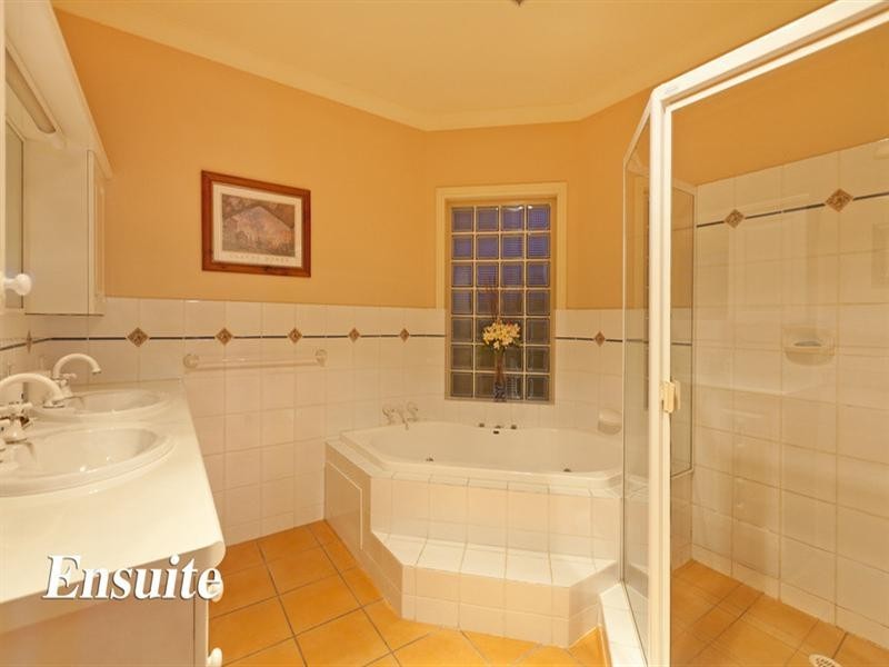 6 Commodore Drive, Birkdale QLD 4159