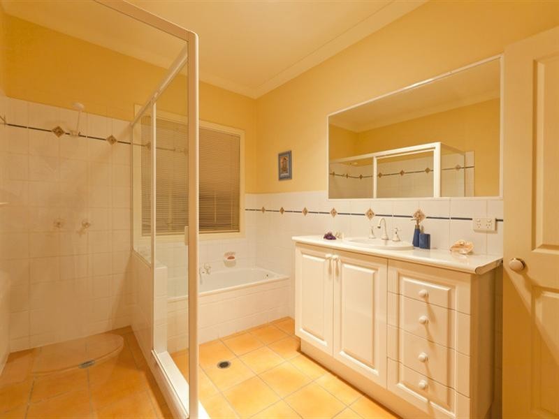 6 Commodore Drive, Birkdale QLD 4159