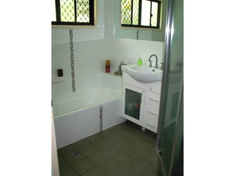 4 Currawong Drive, Birkdale QLD 4159