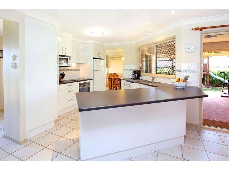 10 Johnston Avenue, Birkdale QLD 4159