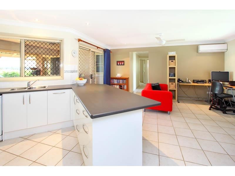 10 Johnston Avenue, Birkdale QLD 4159